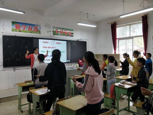 雅安市宝兴县硗碛中学与双流区黄龙溪学校开展交流活动